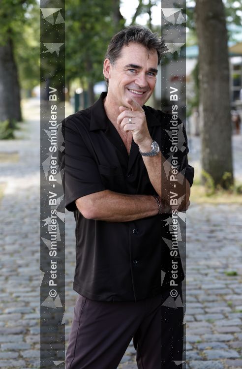 Rotterdam 1 juli 2026
Presentatie de pianoman van Jeroen v d Boom . Gastoptredens zijn er van Mart Hoogkamer Glennis Grace Waylon Luuk v d Boom Kimberly Fransens en Sezina Kelsey