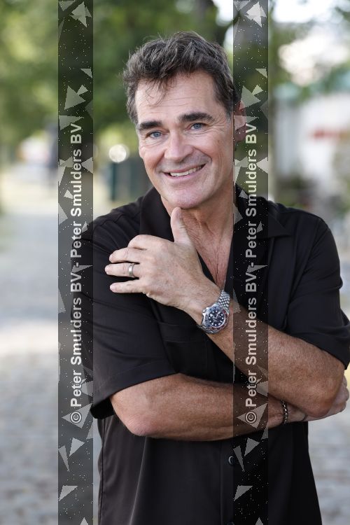 Rotterdam 1 juli 2026
Presentatie de pianoman van Jeroen v d Boom . Gastoptredens zijn er van Mart Hoogkamer Glennis Grace Waylon Luuk v d Boom Kimberly Fransens en Sezina Kelsey