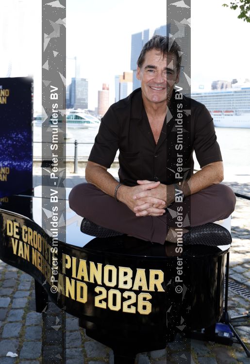 Rotterdam 1 juli 2026
Presentatie de pianoman van Jeroen v d Boom . Gastoptredens zijn er van Mart Hoogkamer Glennis Grace Waylon Luuk v d Boom Kimberly Fransens en Sezina Kelsey