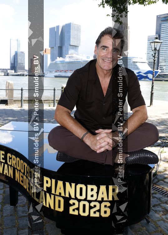 Rotterdam 1 juli 2026
Presentatie de pianoman van Jeroen v d Boom . Gastoptredens zijn er van Mart Hoogkamer Glennis Grace Waylon Luuk v d Boom Kimberly Fransens en Sezina Kelsey
