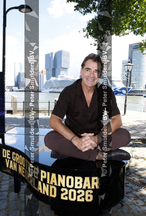 Rotterdam 1 juli 2026
Presentatie de pianoman van Jeroen v d Boom . Gastoptredens zijn er van Mart Hoogkamer Glennis Grace Waylon Luuk v d Boom Kimberly Fransens en Sezina Kelsey