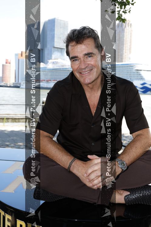 Rotterdam 1 juli 2026
Presentatie de pianoman van Jeroen v d Boom . Gastoptredens zijn er van Mart Hoogkamer Glennis Grace Waylon Luuk v d Boom Kimberly Fransens en Sezina Kelsey