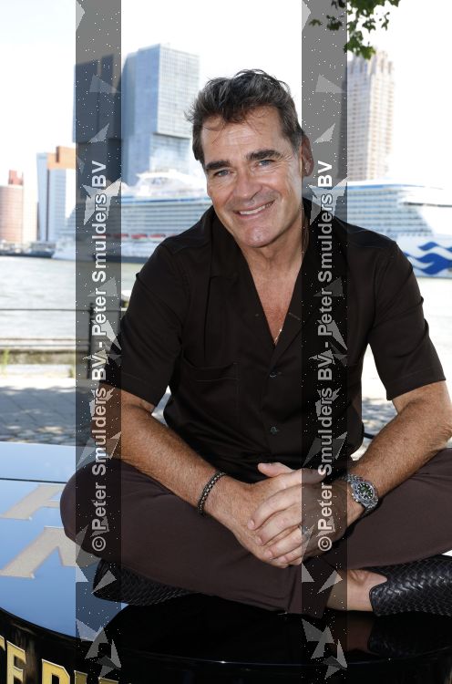 Rotterdam 1 juli 2026
Presentatie de pianoman van Jeroen v d Boom . Gastoptredens zijn er van Mart Hoogkamer Glennis Grace Waylon Luuk v d Boom Kimberly Fransens en Sezina Kelsey