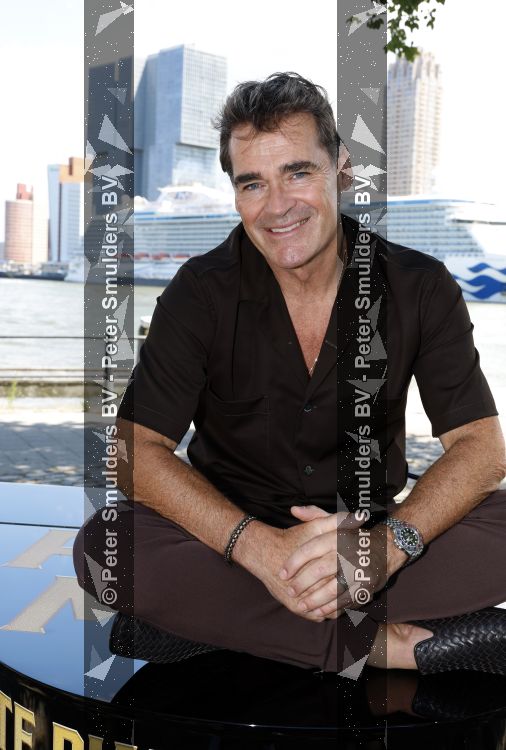 Rotterdam 1 juli 2026
Presentatie de pianoman van Jeroen v d Boom . Gastoptredens zijn er van Mart Hoogkamer Glennis Grace Waylon Luuk v d Boom Kimberly Fransens en Sezina Kelsey