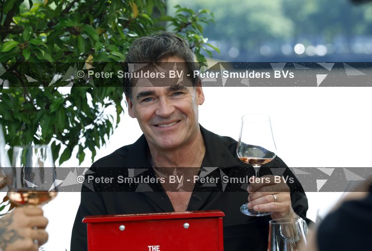 Rotterdam 1 juli 2026
Presentatie de pianoman van Jeroen v d Boom . Gastoptredens zijn er van Mart Hoogkamer Glennis Grace Waylon Luuk v d Boom Kimberly Fransens en Sezina Kelsey
