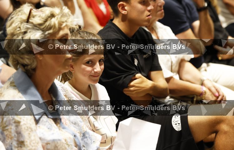 Den Haag 10 juli 2026
Boekpresentatie Estevana Polman bij boekenwinkel Paagman . Eva Jinek interviewt haar . Jesslynn v d Vaart