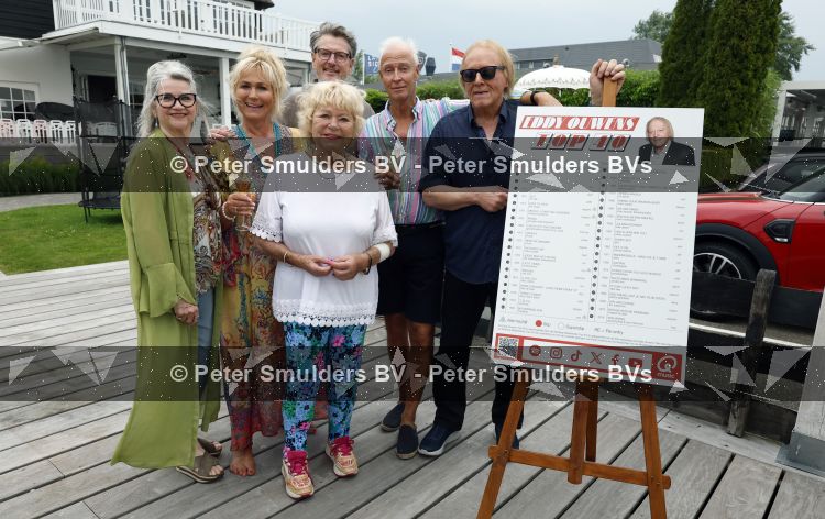Loosdrecht 29 mei 2026
Eddy Ouwens viert zijn 80e verjaardag met een boottocht en een borrel bij Lakeside cafe . Jody Pijper Melita Cousel Tineke Nooij Lex Cousel Erik de Zwart en Eddy Ouwens 
