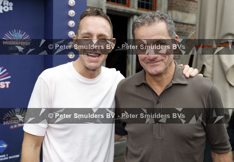 Zwolle, 8 Juli 2026
Muziekfeest Grote Markt
John de Bever met Kees de Bever
