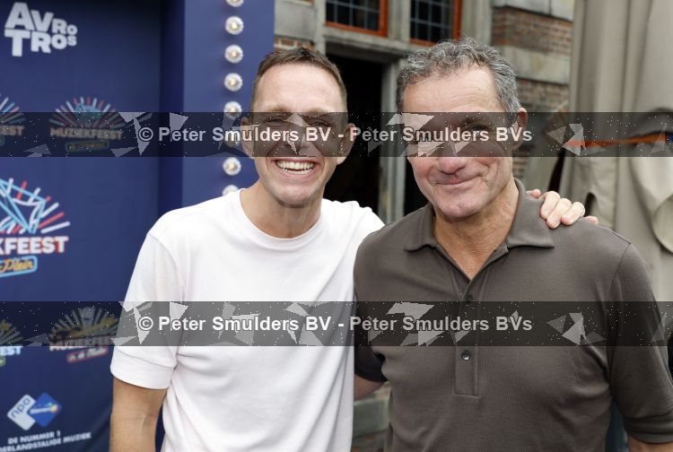 Zwolle, 8 Juli 2026
Muziekfeest Grote Markt
John de Bever met Kees de Bever