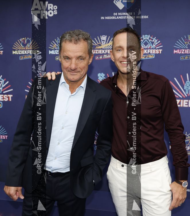 Zwolle, 8 Juli 2026
Muziekfeest Grote Markt
John de Bever met Kees de Bever