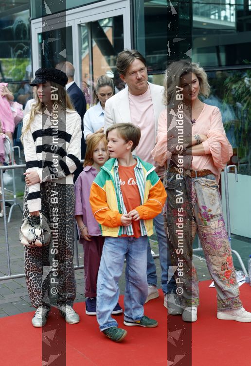 Amsterdam 31 mei 2026
Premiere Rutger Thomas en Paco 2 in Pathe Arena . Johnny de Mol kwam met zijn vrouw Anouk de Mol en hun kinderen Johnny jr Fender en Kiki 