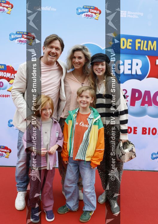 Amsterdam 31 mei 2026
Premiere Rutger Thomas en Paco 2 in Pathe Arena . Johnny de Mol kwam met zijn vrouw Anouk de Mol en hun kinderen Johnny jr Fender en Kiki 