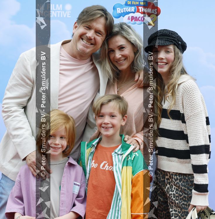 Amsterdam 31 mei 2026
Premiere Rutger Thomas en Paco 2 in Pathe Arena . Johnny de Mol kwam met zijn vrouw Anouk de Mol en hun kinderen Johnny jr Fender en Kiki 