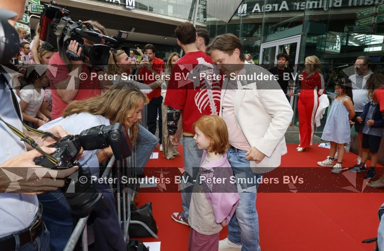 Amsterdam 31 mei 2026
Premiere Rutger Thomas en Paco 2 in Pathe Arena . Johnny de Mol kwam met zijn vrouw Anouk de Mol en hun kinderen Johnny jr Fender en Kiki 