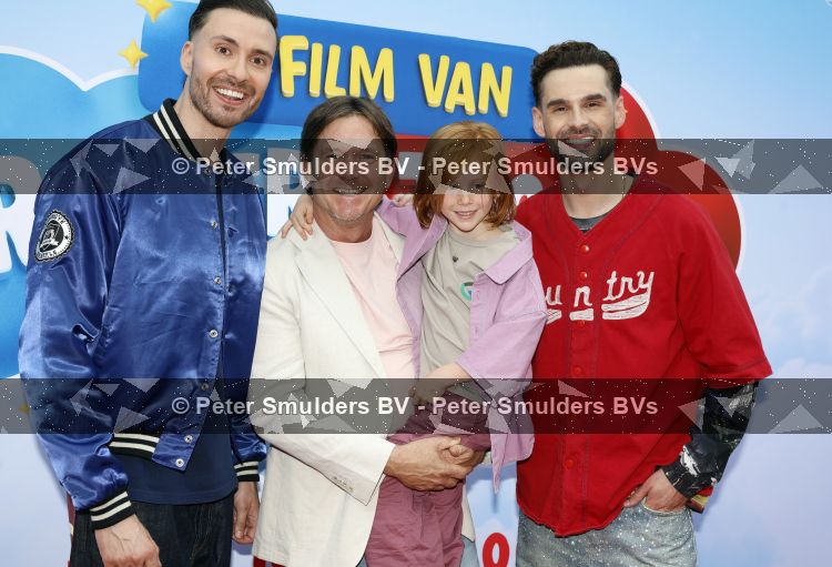 Amsterdam 31 mei 2026
Premiere Rutger Thomas en Paco 2 in Pathe Arena . Johnny de Mol kwam met zijn vrouw Anouk de Mol en hun kinderen Johnny jr Fender en Kiki 
