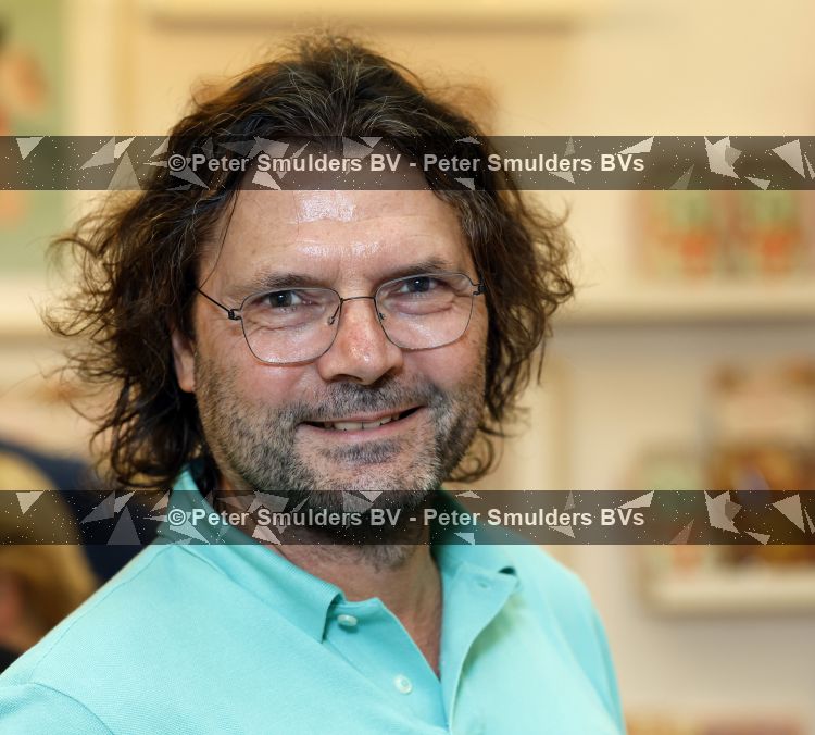 Den Haag 10 juli 2026
Boekpresentatie Estevana Polman bij boekenwinkel Paagman . Eva Jinek interviewt haar . Jop Knoester kwam met zijn vrouw 
