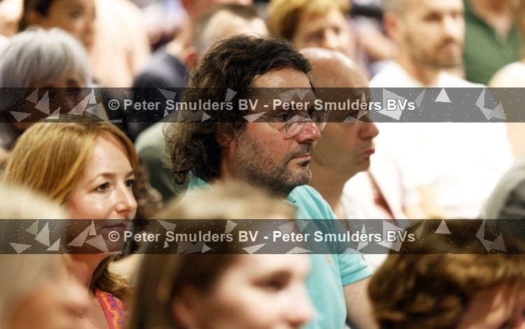 Den Haag 10 juli 2026
Boekpresentatie Estevana Polman bij boekenwinkel Paagman . Eva Jinek interviewt haar . Jop Knoester