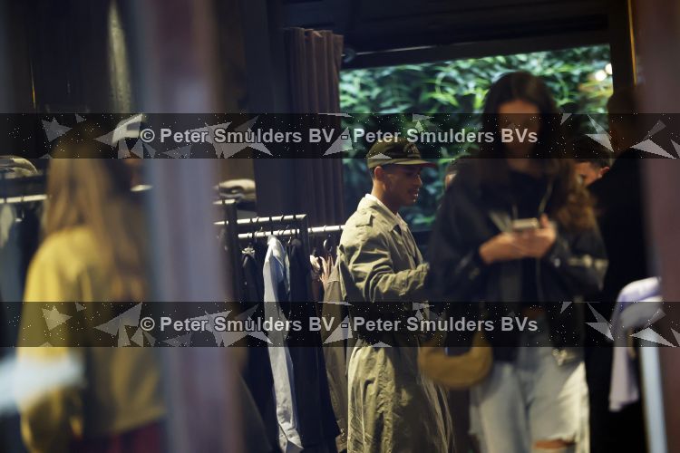 Amsterdam 18 mei 2026
Jude Bellingham en zijn broer Jobe Bellingham aan het shoppen bij 1 Amsterdam . Ook Noah Ohio is aanwezig in de zaak van Jacob Ferilli 