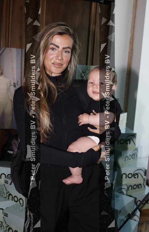 Amsterdam 26 mei 2026
Presentatie Marijn Kuipers / NOA in de Adam toren met aanwezig heel veel influencers. Julie reinders met haar baby
