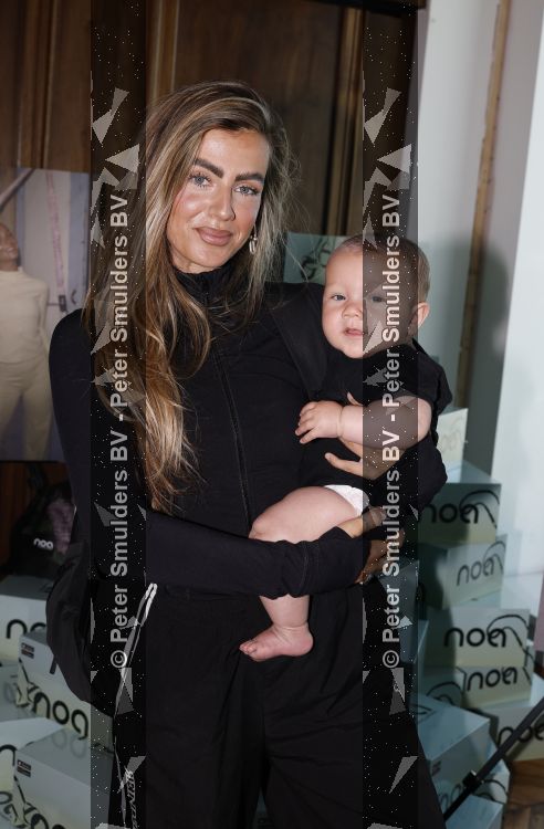 Amsterdam 26 mei 2026
Presentatie Marijn Kuipers / NOA in de Adam toren met aanwezig heel veel influencers. Julie reinders met haar baby