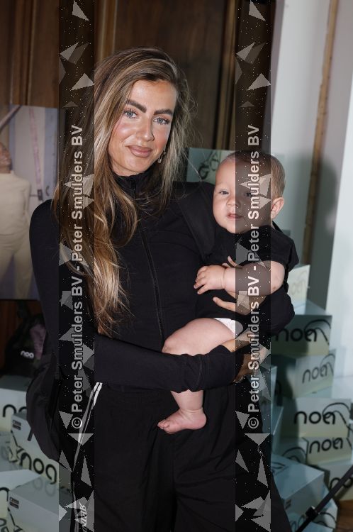 Amsterdam 26 mei 2026
Presentatie Marijn Kuipers / NOA in de Adam toren met aanwezig heel veel influencers. Julie reinders met haar baby