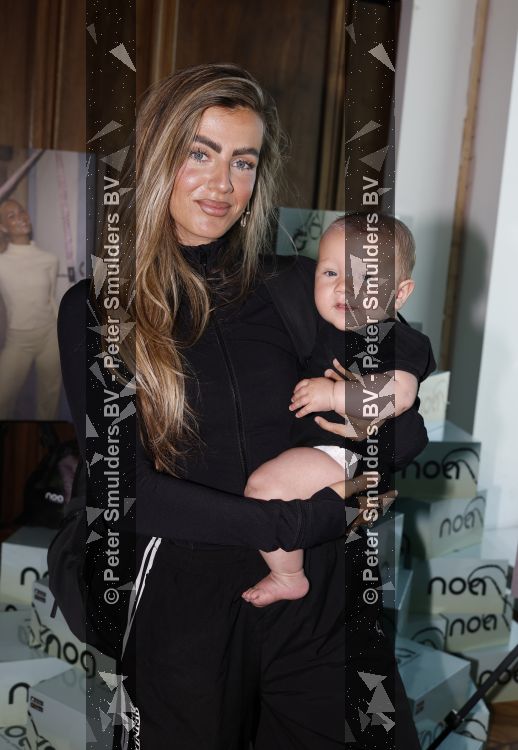 Amsterdam 26 mei 2026
Presentatie Marijn Kuipers / NOA in de Adam toren met aanwezig heel veel influencers. Julie reinders met haar baby
