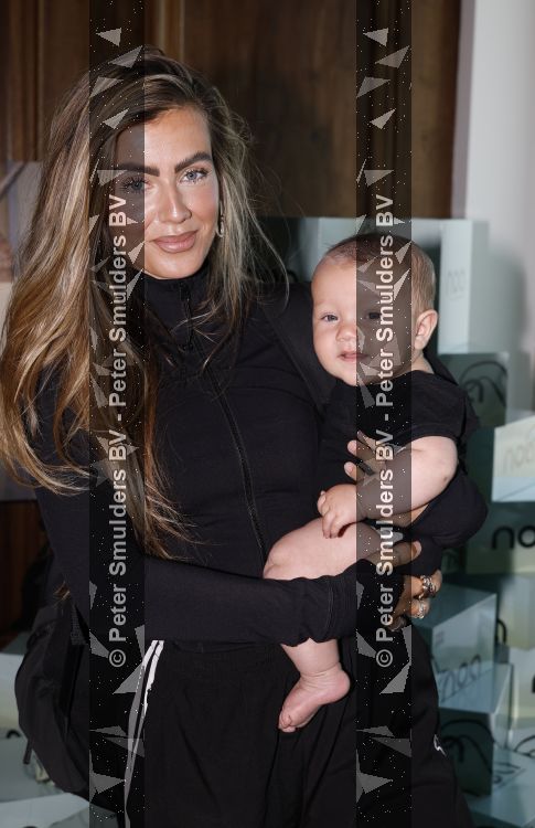 Amsterdam 26 mei 2026
Presentatie Marijn Kuipers / NOA in de Adam toren met aanwezig heel veel influencers. Julie reinders met haar baby