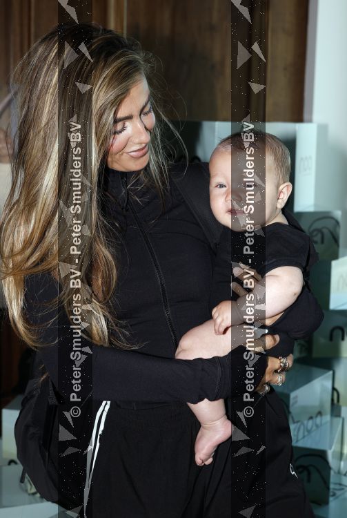 Amsterdam 26 mei 2026
Presentatie Marijn Kuipers / NOA in de Adam toren met aanwezig heel veel influencers. Julie reinders met haar baby