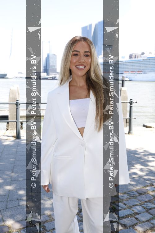 Rotterdam 1 juli 2026
Presentatie de pianoman van Jeroen v d Boom . Gastoptredens zijn er van Mart Hoogkamer Glennis Grace Waylon Luuk v d Boom Kimberly Fransens en Sezina Kelsey