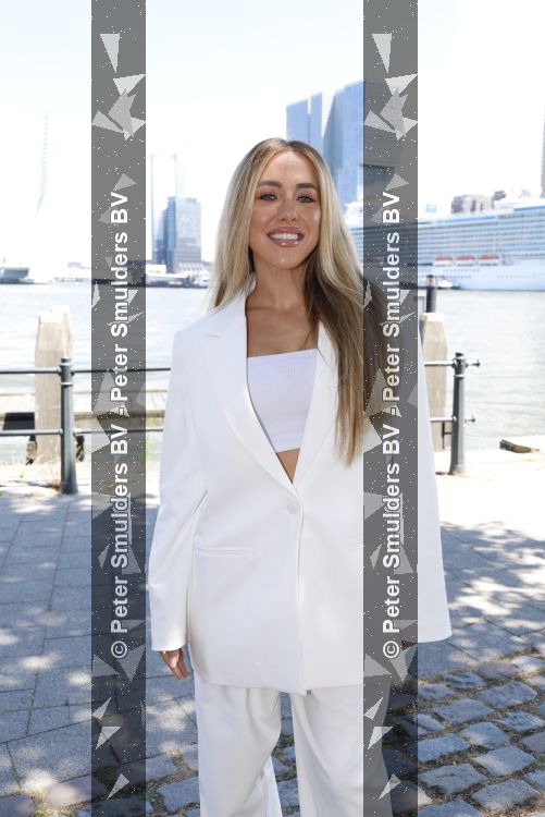 Rotterdam 1 juli 2026
Presentatie de pianoman van Jeroen v d Boom . Gastoptredens zijn er van Mart Hoogkamer Glennis Grace Waylon Luuk v d Boom Kimberly Fransens en Sezina Kelsey