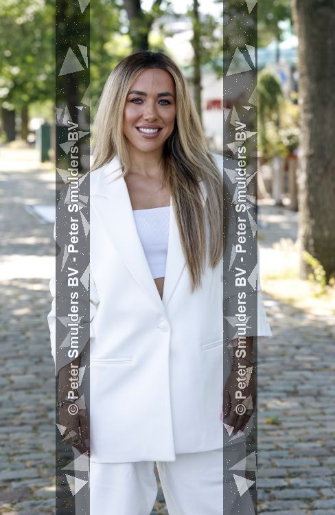 Rotterdam 1 juli 2026
Presentatie de pianoman van Jeroen v d Boom . Gastoptredens zijn er van Mart Hoogkamer Glennis Grace Waylon Luuk v d Boom Kimberly Fransens en Sezina Kelsey
