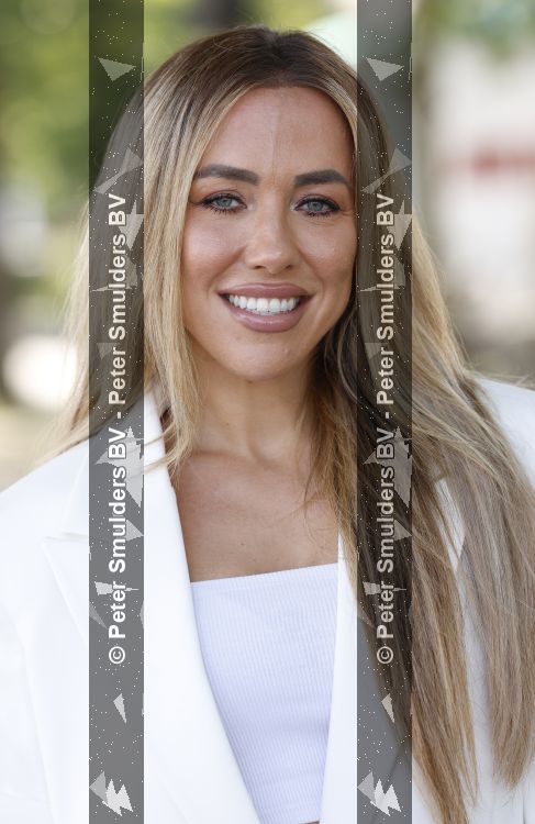 Rotterdam 1 juli 2026
Presentatie de pianoman van Jeroen v d Boom . Gastoptredens zijn er van Mart Hoogkamer Glennis Grace Waylon Luuk v d Boom Kimberly Fransens en Sezina Kelsey