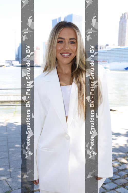 Rotterdam 1 juli 2026
Presentatie de pianoman van Jeroen v d Boom . Gastoptredens zijn er van Mart Hoogkamer Glennis Grace Waylon Luuk v d Boom Kimberly Fransens en Sezina Kelsey