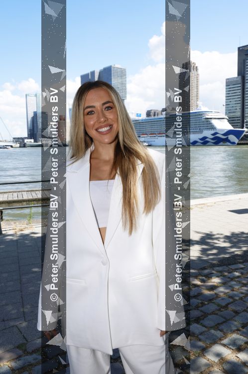 Rotterdam 1 juli 2026
Presentatie de pianoman van Jeroen v d Boom . Gastoptredens zijn er van Mart Hoogkamer Glennis Grace Waylon Luuk v d Boom Kimberly Fransens en Sezina Kelsey