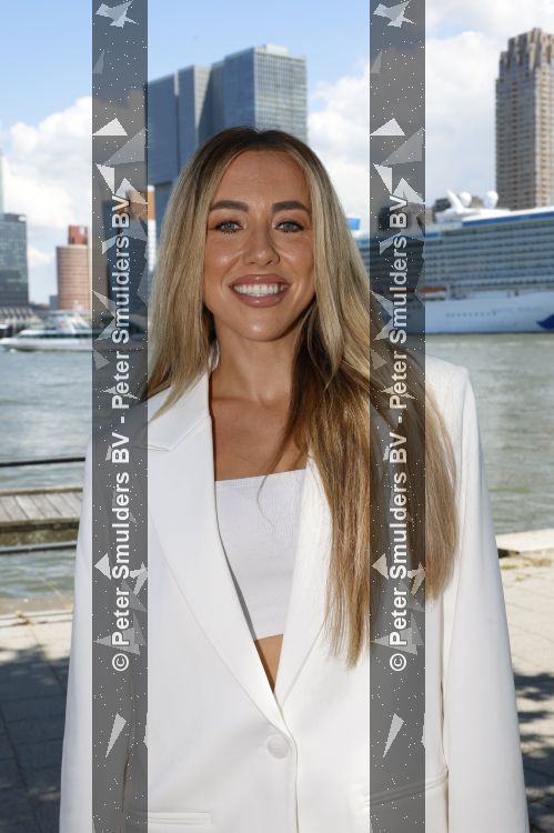 Rotterdam 1 juli 2026
Presentatie de pianoman van Jeroen v d Boom . Gastoptredens zijn er van Mart Hoogkamer Glennis Grace Waylon Luuk v d Boom Kimberly Fransens en Sezina Kelsey