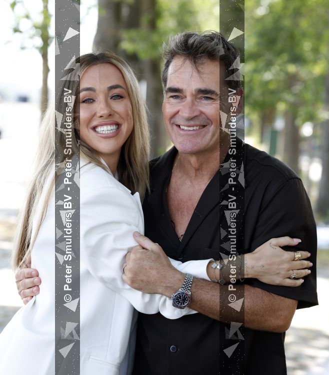 Rotterdam 1 juli 2026
Presentatie de pianoman van Jeroen v d Boom . Gastoptredens zijn er van Mart Hoogkamer Glennis Grace Waylon Luuk v d Boom Kimberly Fransens en Sezina Kelsey