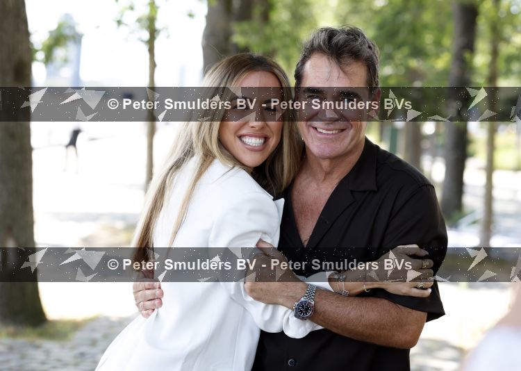 Rotterdam 1 juli 2026
Presentatie de pianoman van Jeroen v d Boom . Gastoptredens zijn er van Mart Hoogkamer Glennis Grace Waylon Luuk v d Boom Kimberly Fransens en Sezina Kelsey