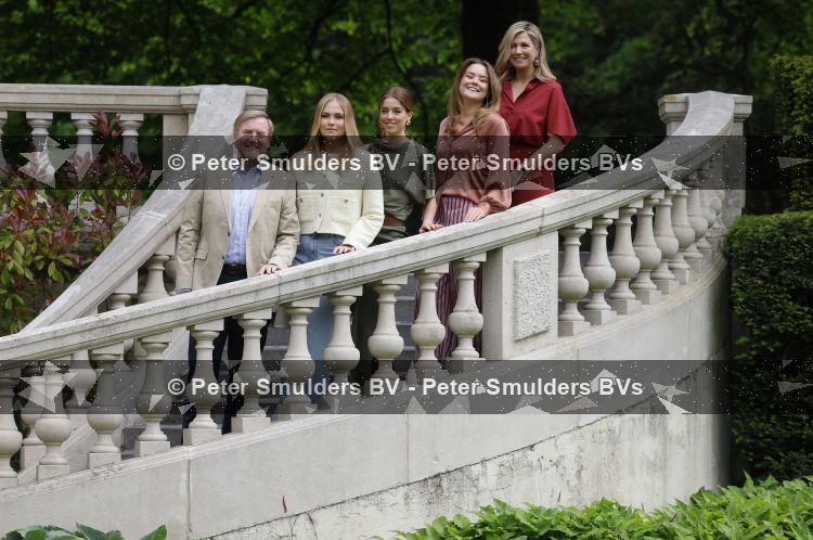 Den Haag 21 mei 2026
Fotouurtje met de koninklijke familie in de Hollandse tuin van Park Clingendael . Aanwezig Koning Willem Alexander Koningin Maxima Prinses Amalia Prinses Alexia en Prinses Ariane . 