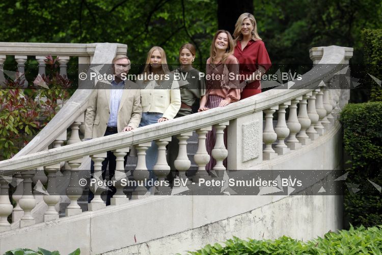 Den Haag 21 mei 2026
Fotouurtje met de koninklijke familie in de Hollandse tuin van Park Clingendael . Aanwezig Koning Willem Alexander Koningin Maxima Prinses Amalia Prinses Alexia en Prinses Ariane . 