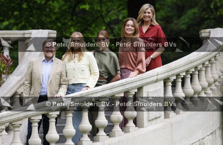 Den Haag 21 mei 2026
Fotouurtje met de koninklijke familie in de Hollandse tuin van Park Clingendael . Aanwezig Koning Willem Alexander Koningin Maxima Prinses Amalia Prinses Alexia en Prinses Ariane . 