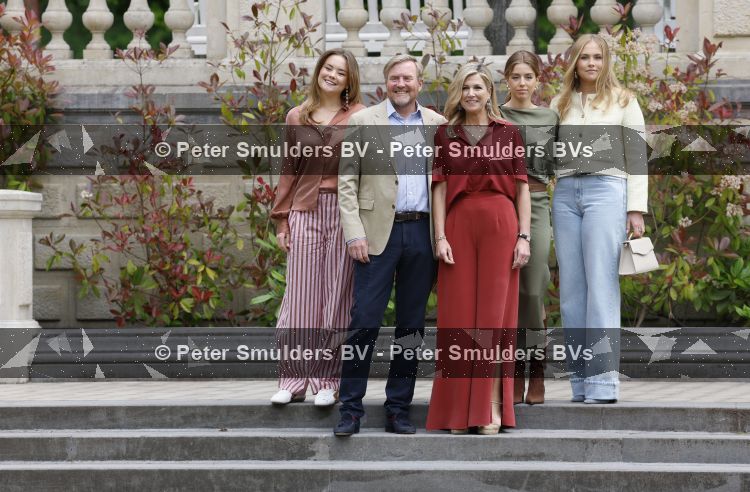 Den Haag 21 mei 2026
Fotouurtje met de koninklijke familie in de Hollandse tuin van Park Clingendael . Aanwezig Koning Willem Alexander Koningin Maxima Prinses Amalia Prinses Alexia en Prinses Ariane . 