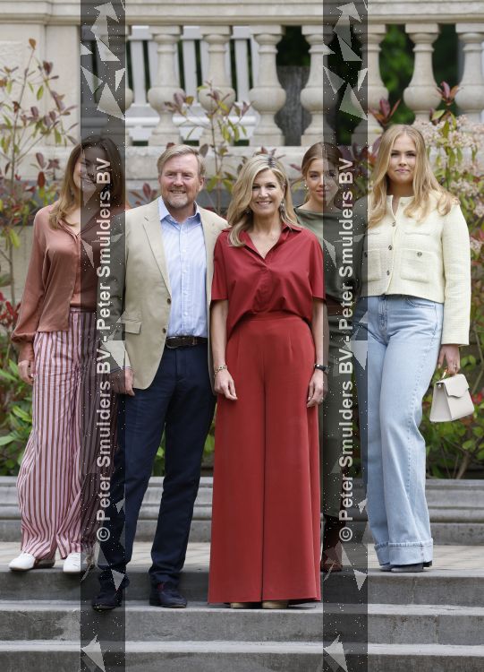 Den Haag 21 mei 2026
Fotouurtje met de koninklijke familie in de Hollandse tuin van Park Clingendael . Aanwezig Koning Willem Alexander Koningin Maxima Prinses Amalia Prinses Alexia en Prinses Ariane . 