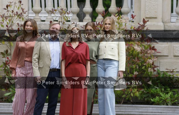 Den Haag 21 mei 2026
Fotouurtje met de koninklijke familie in de Hollandse tuin van Park Clingendael . Aanwezig Koning Willem Alexander Koningin Maxima Prinses Amalia Prinses Alexia en Prinses Ariane . 