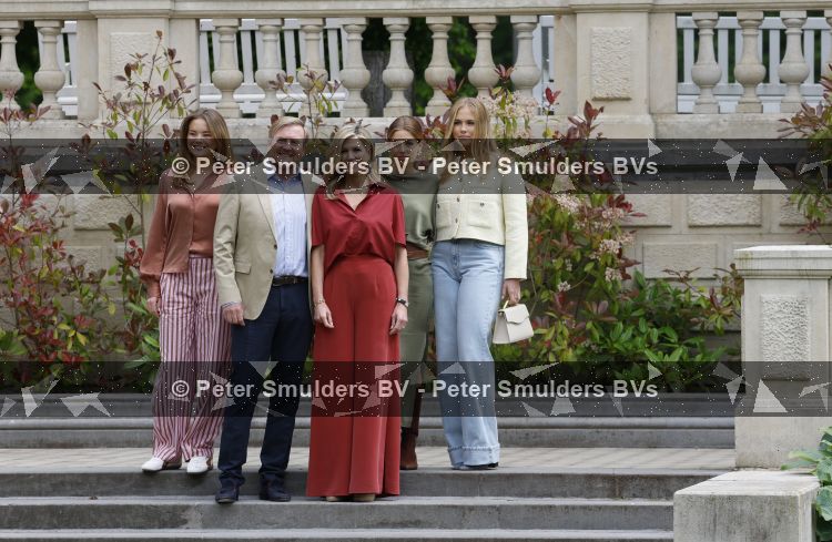 Den Haag 21 mei 2026
Fotouurtje met de koninklijke familie in de Hollandse tuin van Park Clingendael . Aanwezig Koning Willem Alexander Koningin Maxima Prinses Amalia Prinses Alexia en Prinses Ariane . 