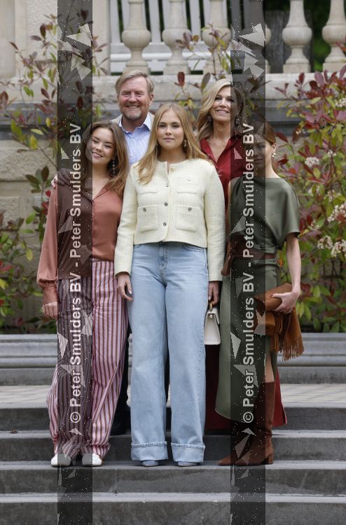 Den Haag 21 mei 2026
Fotouurtje met de koninklijke familie in de Hollandse tuin van Park Clingendael . Aanwezig Koning Willem Alexander Koningin Maxima Prinses Amalia Prinses Alexia en Prinses Ariane . 
