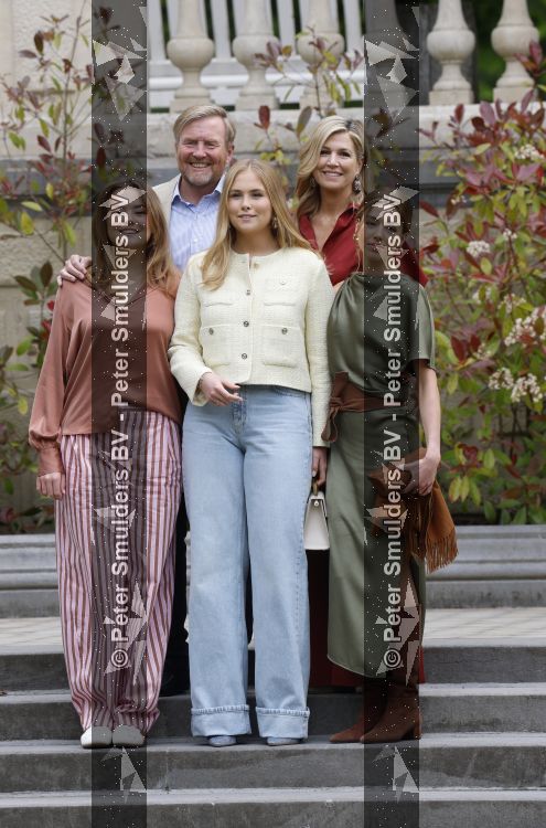 Den Haag 21 mei 2026
Fotouurtje met de koninklijke familie in de Hollandse tuin van Park Clingendael . Aanwezig Koning Willem Alexander Koningin Maxima Prinses Amalia Prinses Alexia en Prinses Ariane . 