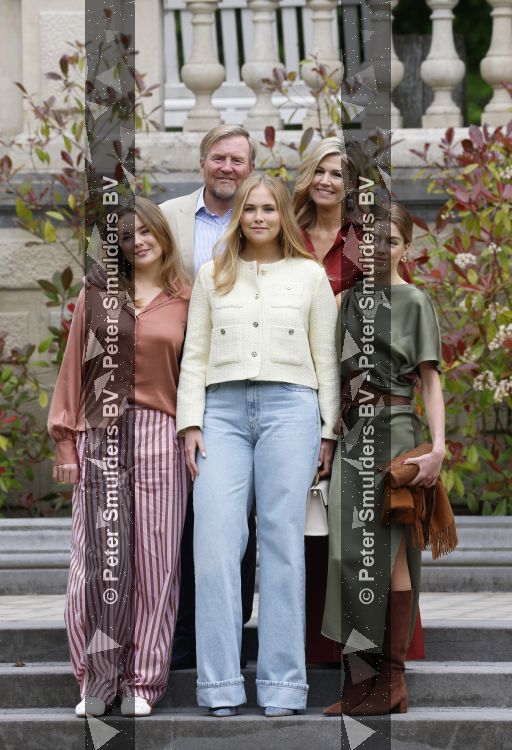 Den Haag 21 mei 2026
Fotouurtje met de koninklijke familie in de Hollandse tuin van Park Clingendael . Aanwezig Koning Willem Alexander Koningin Maxima Prinses Amalia Prinses Alexia en Prinses Ariane . 