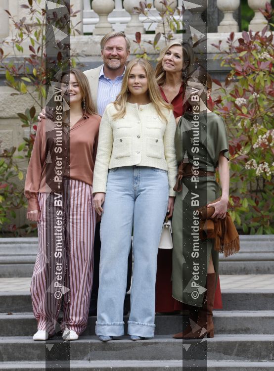Den Haag 21 mei 2026
Fotouurtje met de koninklijke familie in de Hollandse tuin van Park Clingendael . Aanwezig Koning Willem Alexander Koningin Maxima Prinses Amalia Prinses Alexia en Prinses Ariane . 