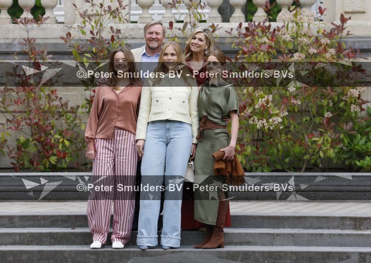 Den Haag 21 mei 2026
Fotouurtje met de koninklijke familie in de Hollandse tuin van Park Clingendael . Aanwezig Koning Willem Alexander Koningin Maxima Prinses Amalia Prinses Alexia en Prinses Ariane . 