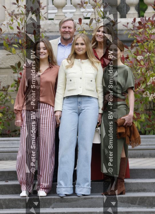Den Haag 21 mei 2026
Fotouurtje met de koninklijke familie in de Hollandse tuin van Park Clingendael . Aanwezig Koning Willem Alexander Koningin Maxima Prinses Amalia Prinses Alexia en Prinses Ariane . 